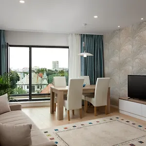 https://athina-suites-hotel.bucharesthotelsnow.com