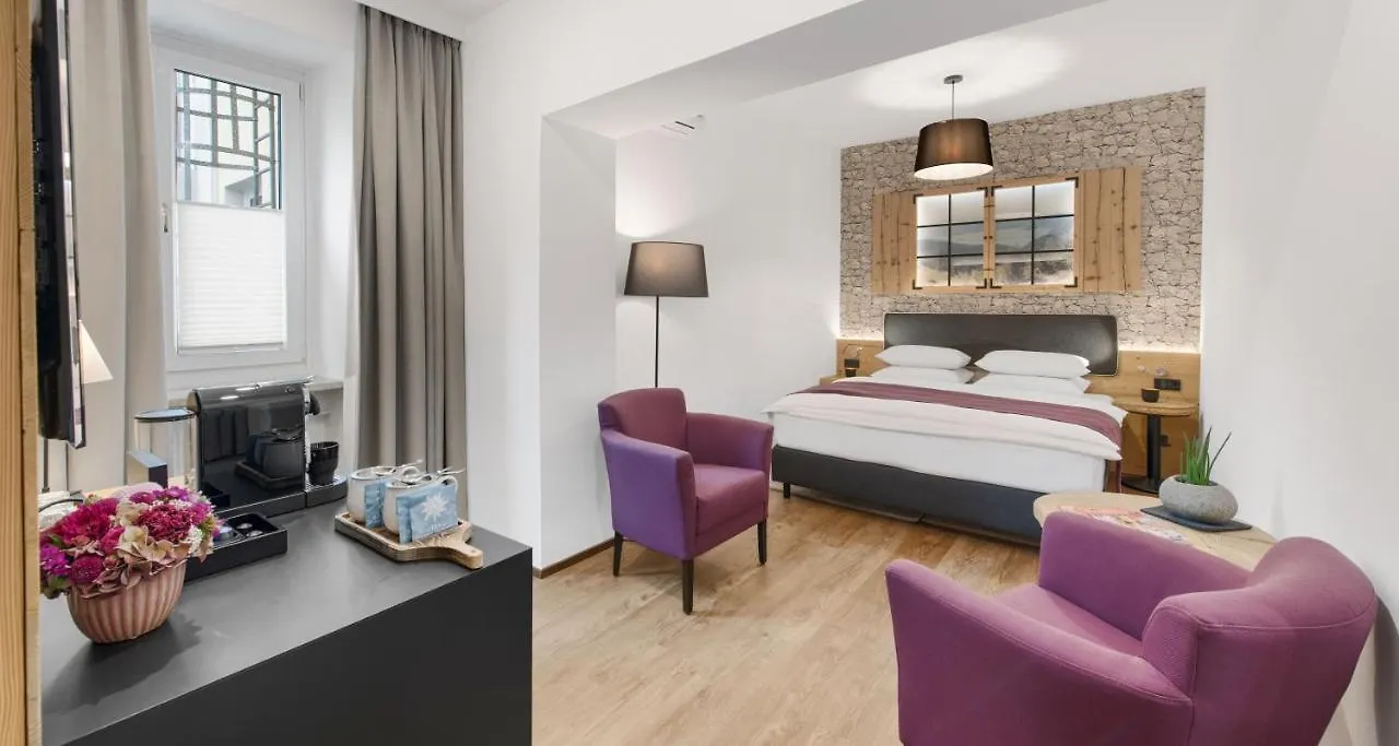 Alpen Hotel München 4*,