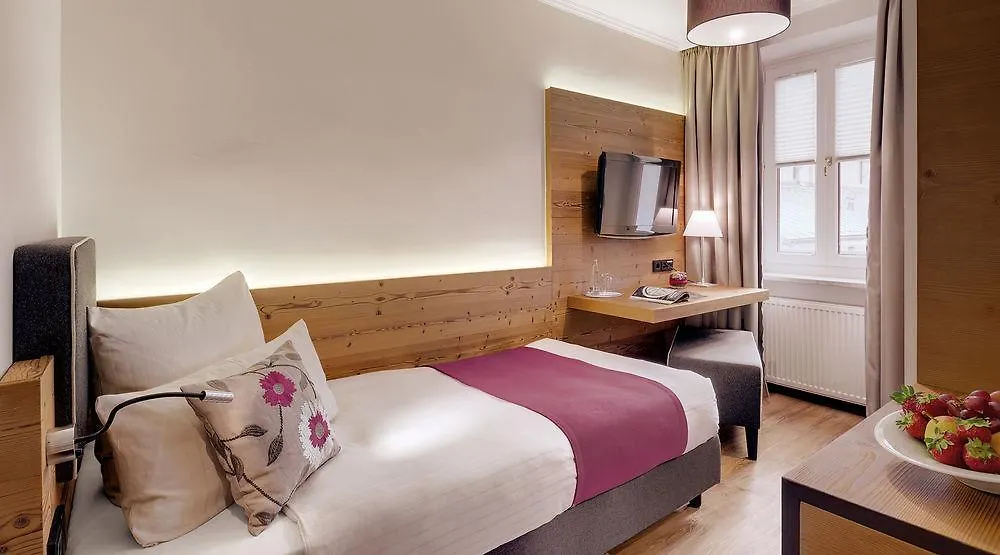Alpen Hotel München 4*,